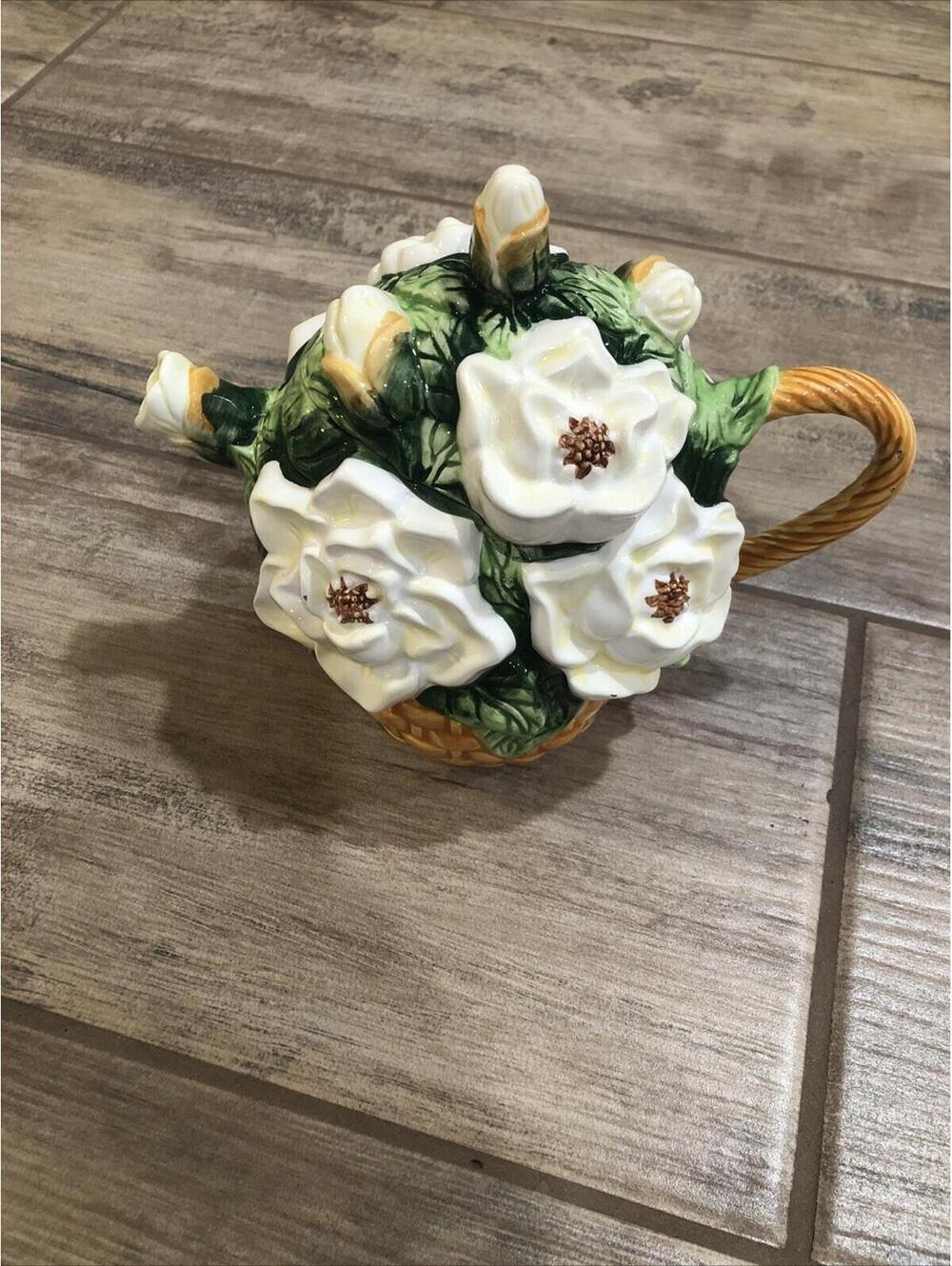 VTG‎ White Magnolia Flower Blossom Teapot with lid 3D Basket Weave Ceramic